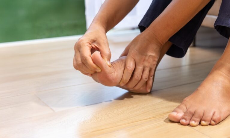 Giht – simptomi, uzroci, lečenje i ishrana kod povišene mokraćne kiseline